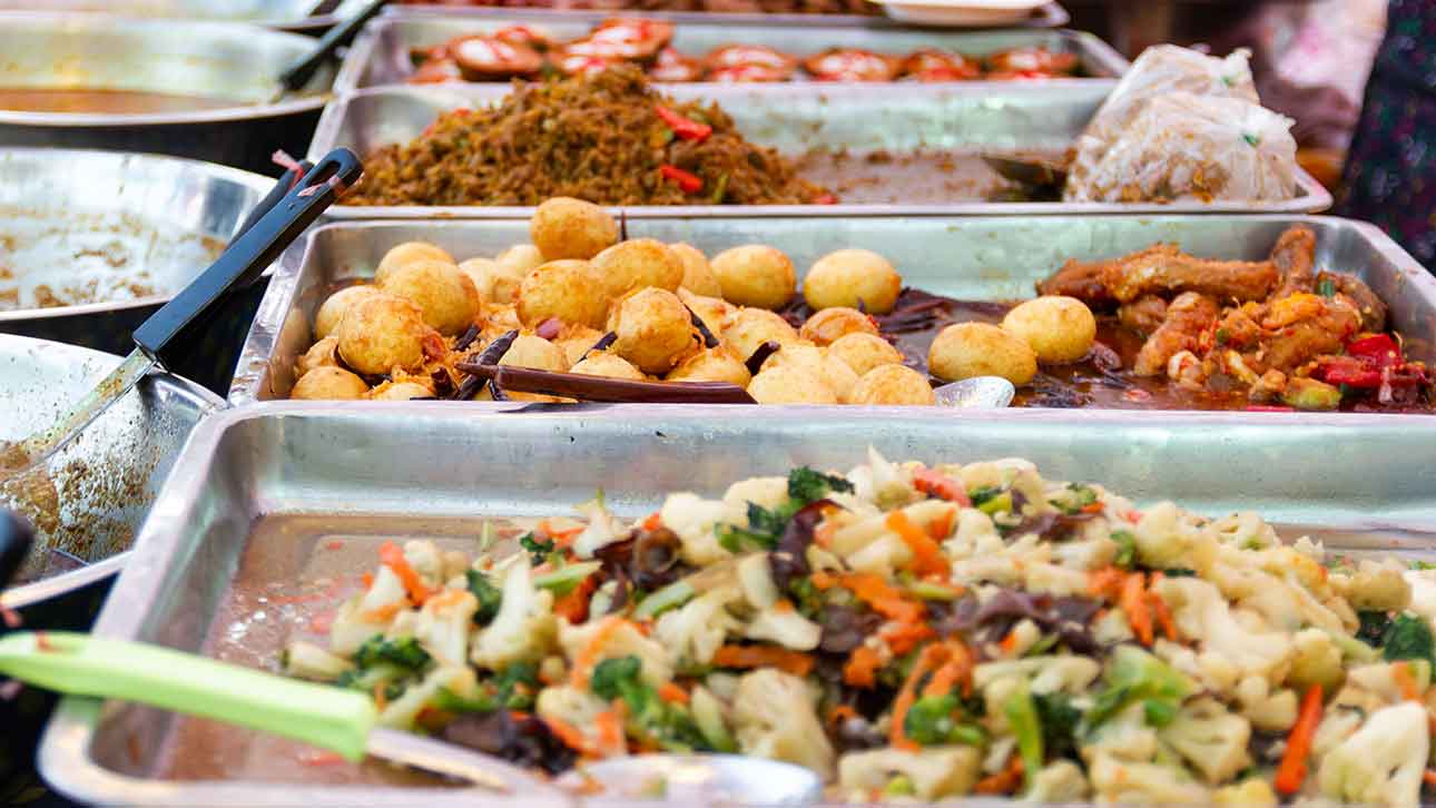 What NOT to Eat in Thailand: The Most Common Culinary Mistakes Tourists Make