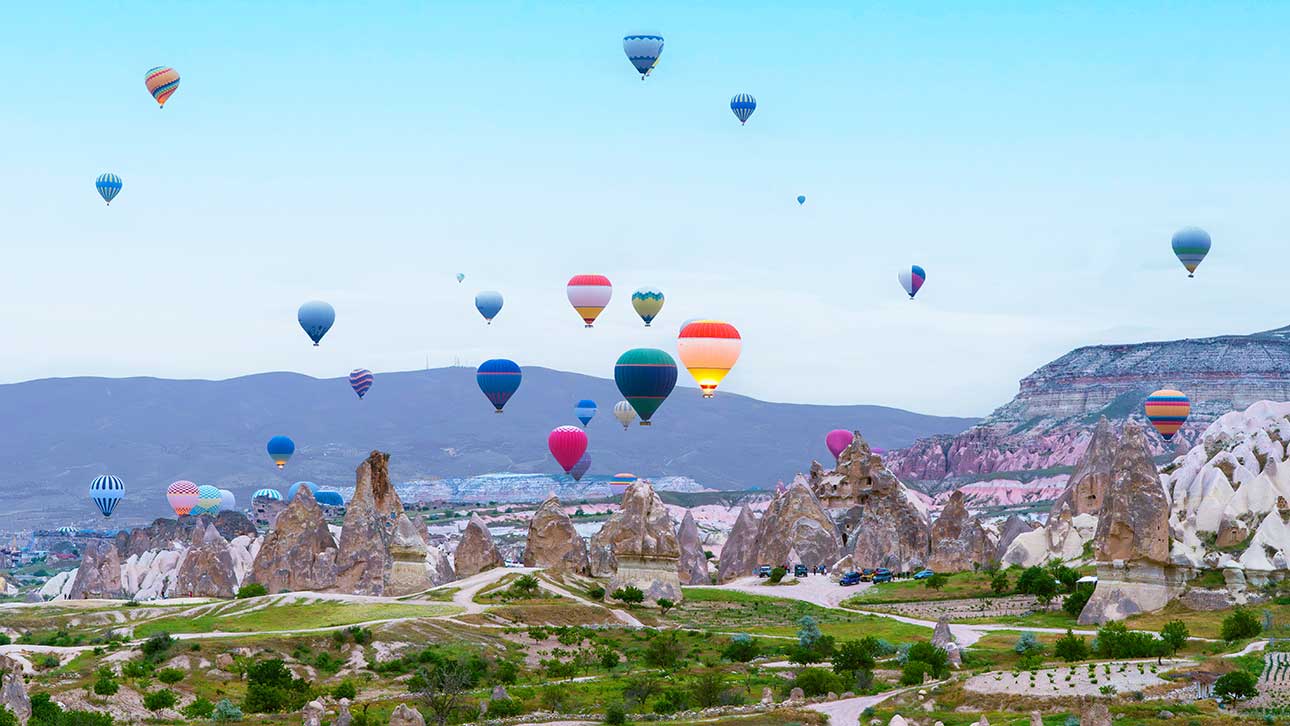 Top 10 Scenic Destinations for Hot Air Balloon Rides Around the World